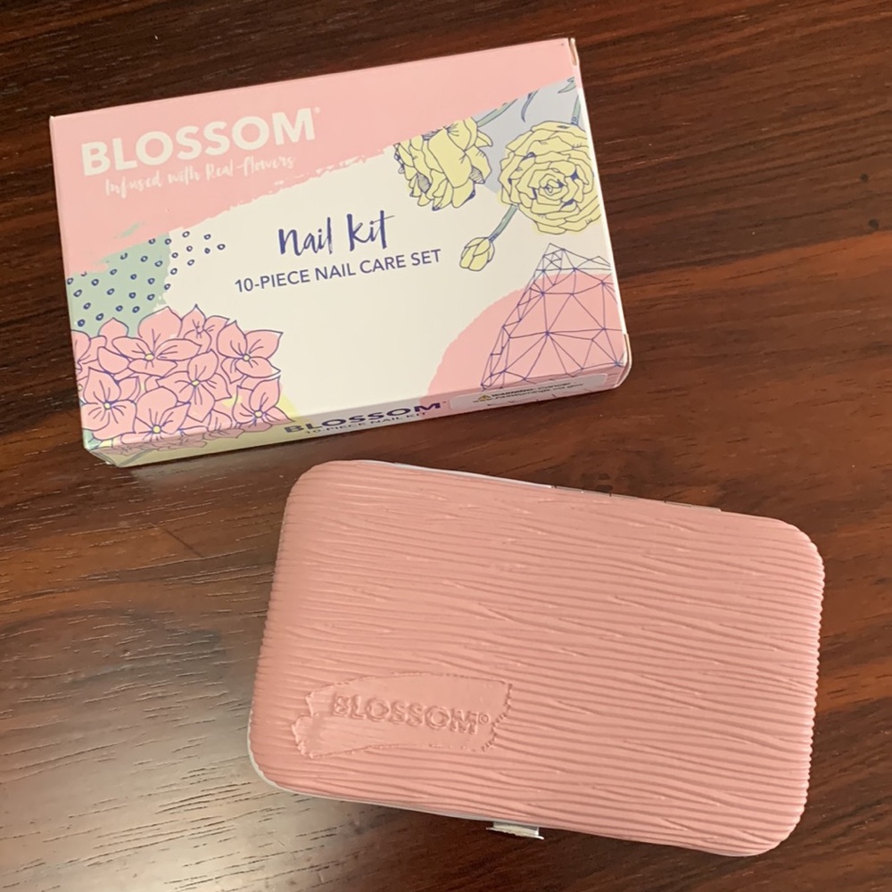 BLOSSOM Manicure 10pc Nail Care Set NWOT